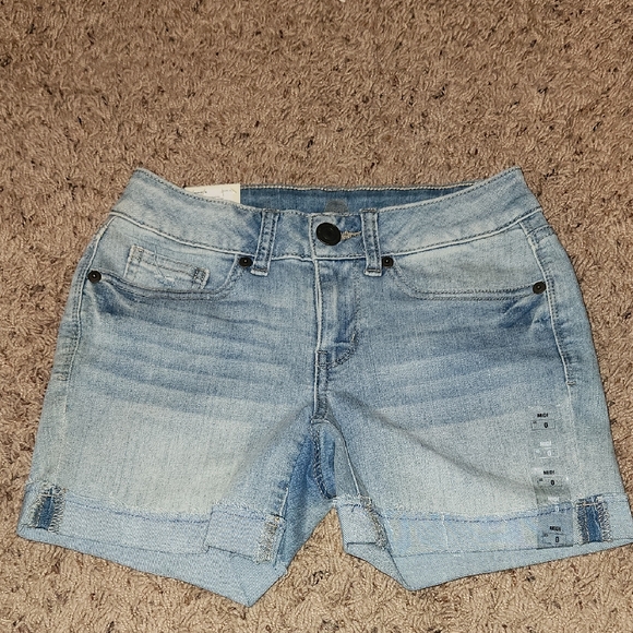 SO Pants - NWT- SO - Blue Midi Jean Shorts w/Distressed Cuff Details - Sz 0